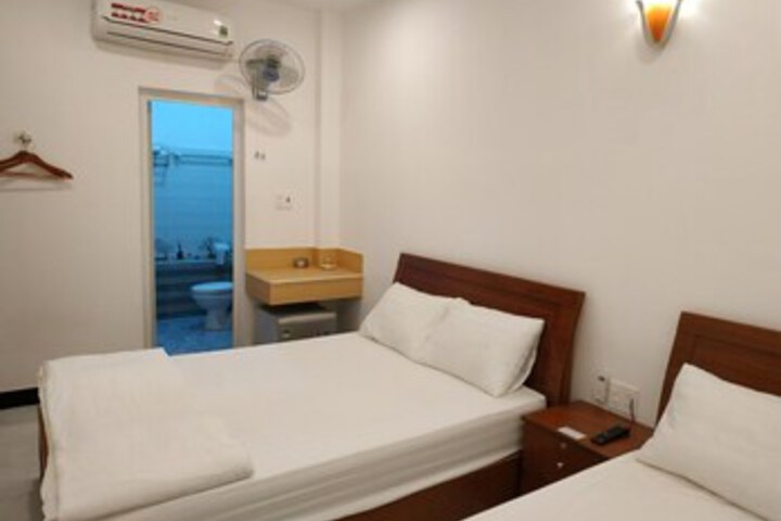 Room 10 of 12