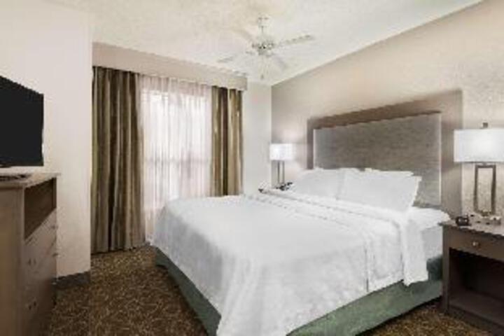 Room 32 of 34