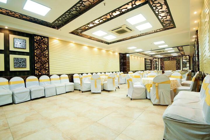 Ballroom/Hall 34 of 38