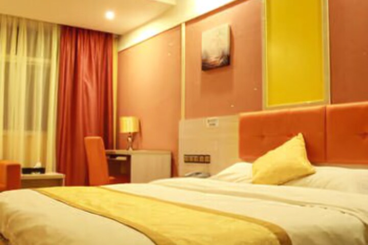 Room 6 of 8