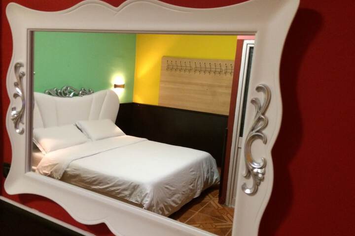 Room 7 of 24