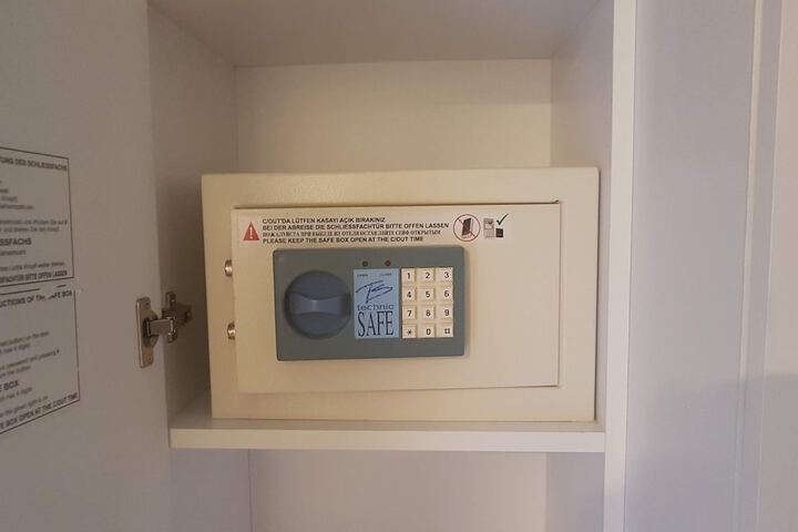 Room 9 of 113