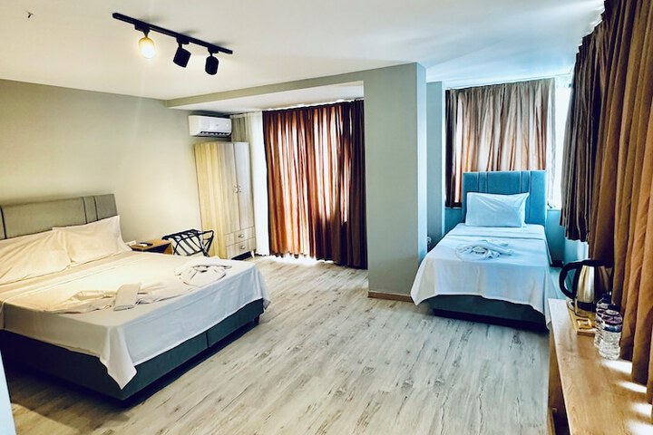 Room 7 of 32
