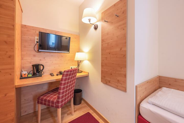 Room 9 of 47
