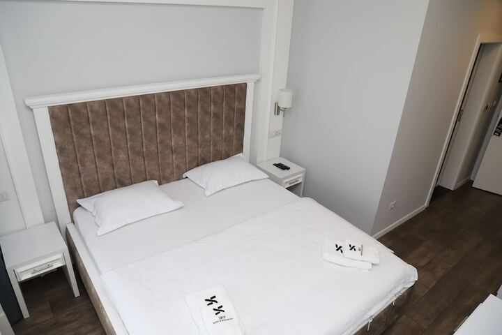 Room 8 of 65