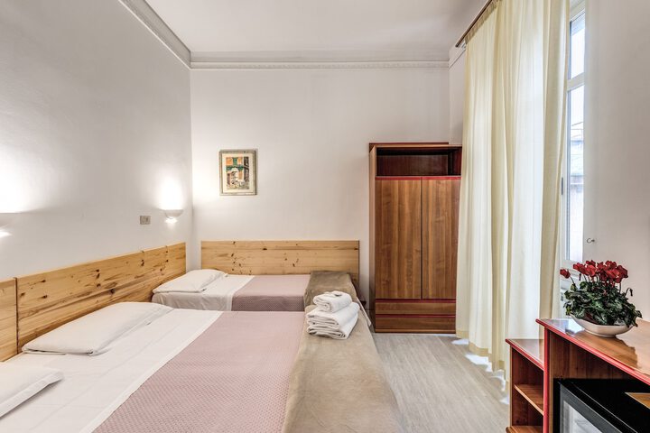 Room 12 of 25