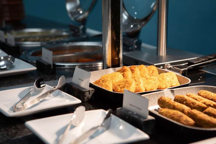 Breakfast/Coffee Service 72 of 103