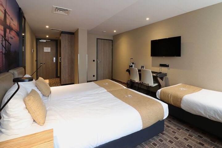 Room 16 of 54
