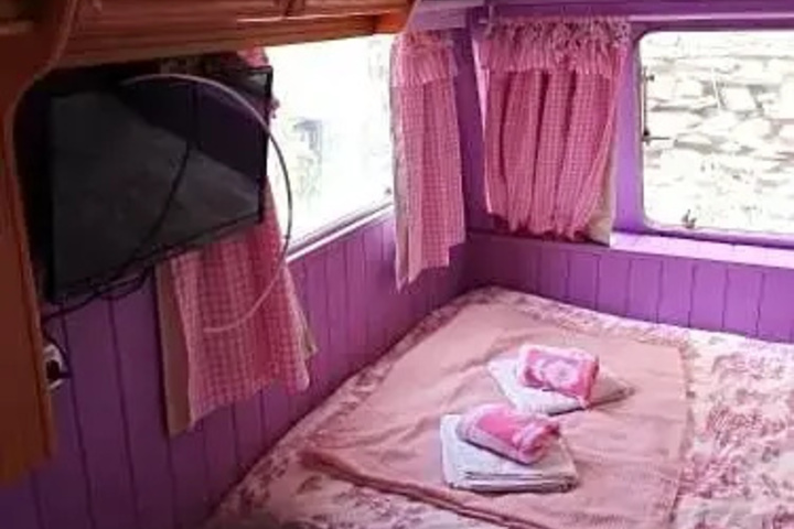Room 5 of 11