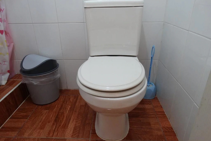 Room 5 of 6