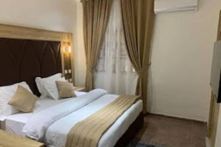 Room 3 of 9