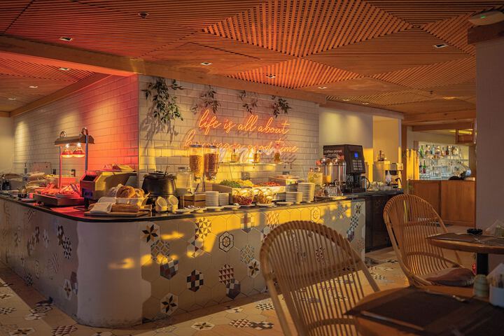 Breakfast/Coffee Service 40 of 53