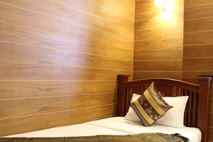 Room 12 of 37
