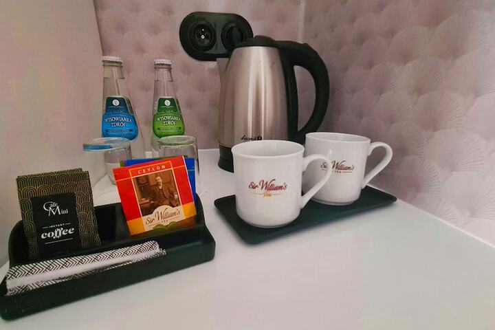 Breakfast/Coffee Service 60 of 98