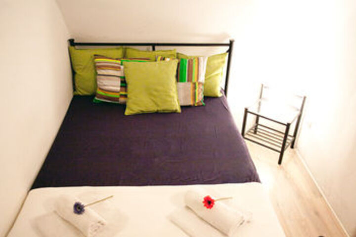 Room 9 of 25