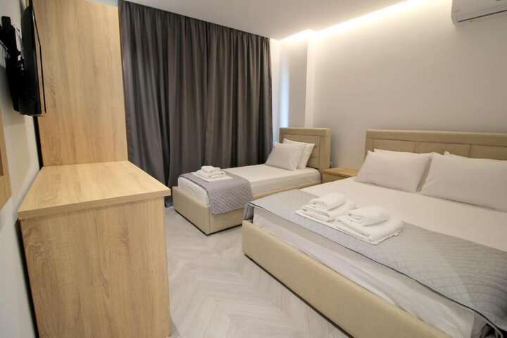 Room 33 of 96