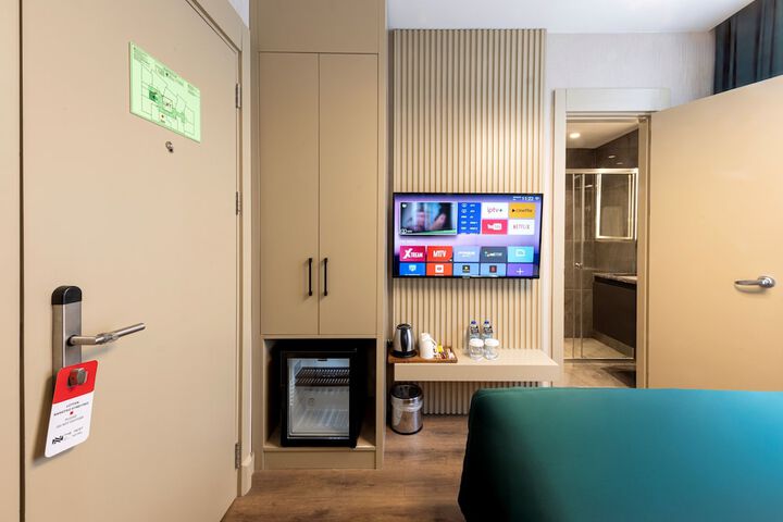 Room 16 of 64