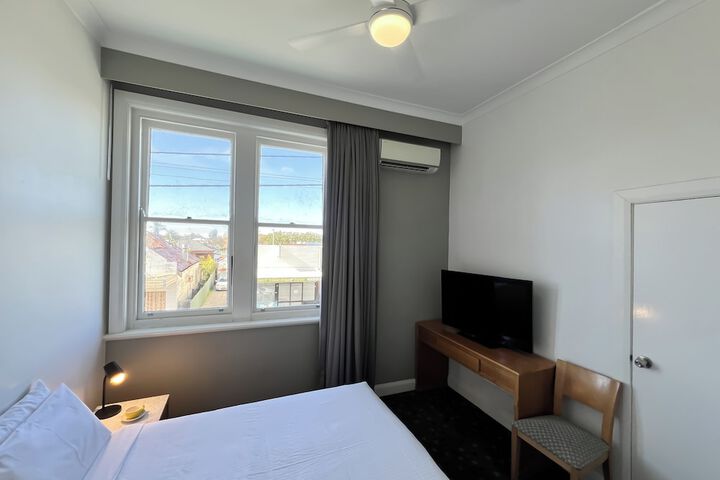 Room 11 of 27