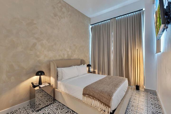 Room 4 of 98