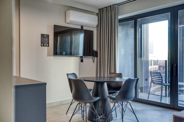 Room 107 of 150