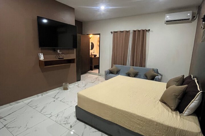 Room 16 of 27