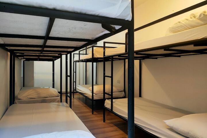 Room 17 of 33