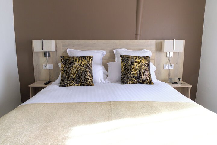 Room 12 of 25