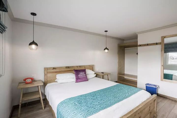 Standard | King Bed (3 of 17)