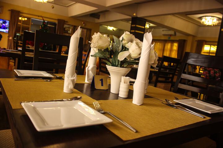 Dining 38 of 49