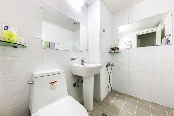 Room 15 of 18