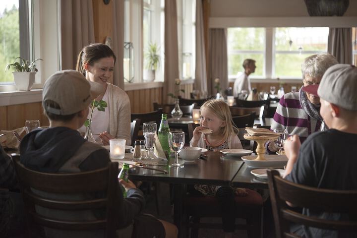 Dining 57 of 76