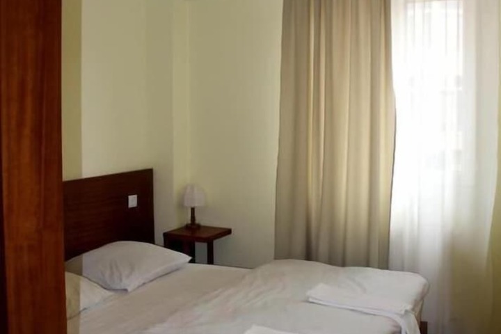 Room 10 of 26