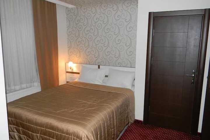 Room 30 of 69