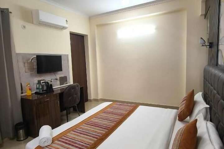 Room 2 of 34