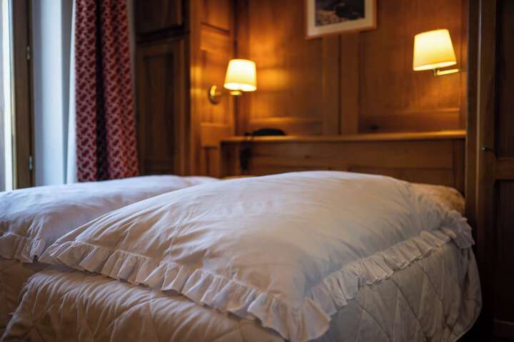 Room 4 of 40