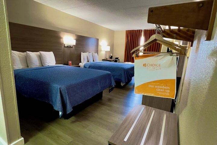 2 Queen Beds (2 of 10)