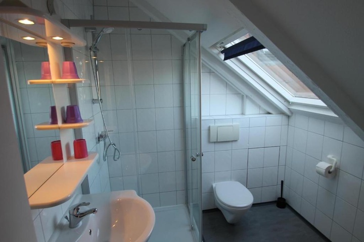 Room 4 of 6