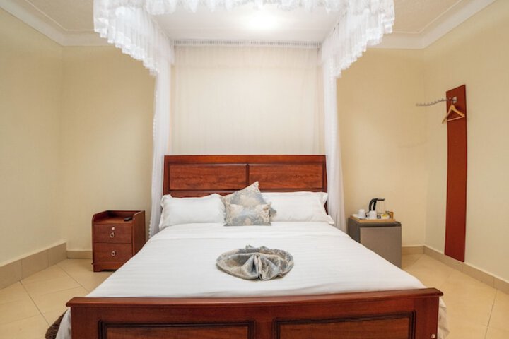 Room 4 of 24