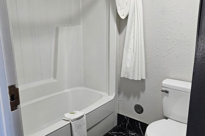 Room 9 of 33