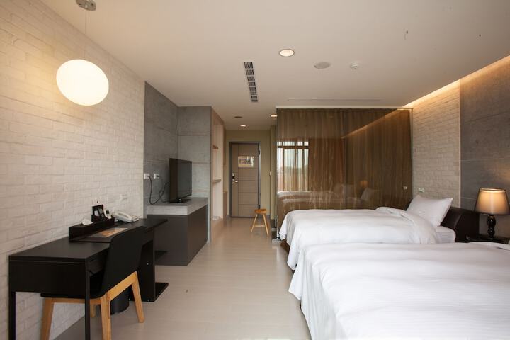 Room 25 of 48