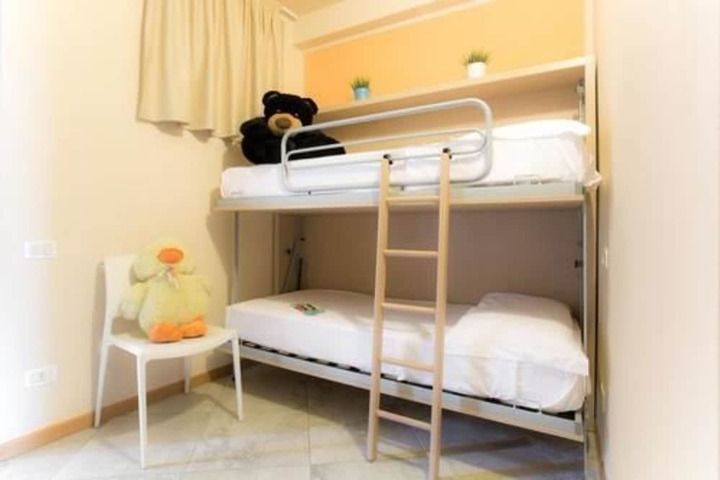Room 10 of 81