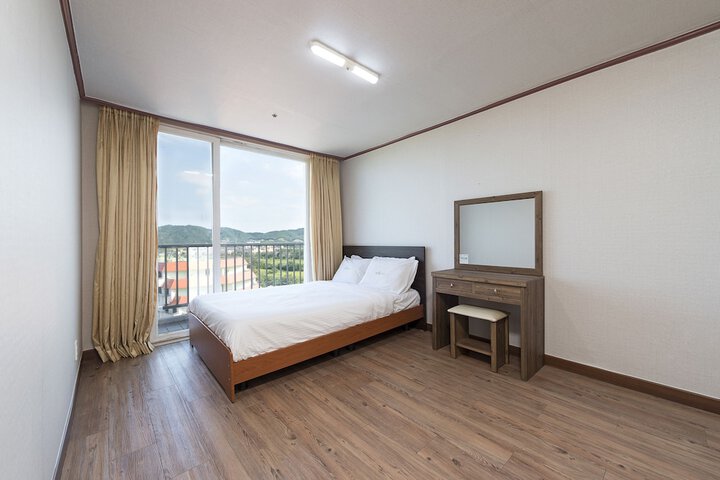 Room 6 of 32