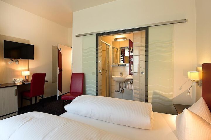 Room 11 of 39