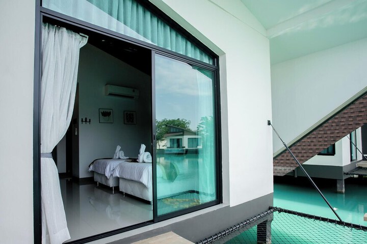 Room 27 of 59