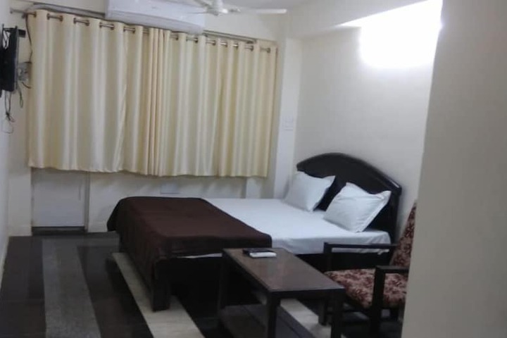 Room 6 of 11
