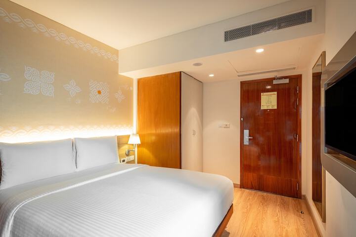 Room 4 of 52