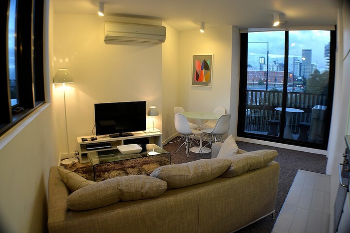 Room 6 of 30