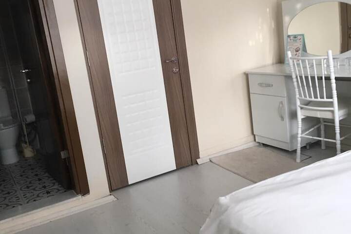Room 16 of 33