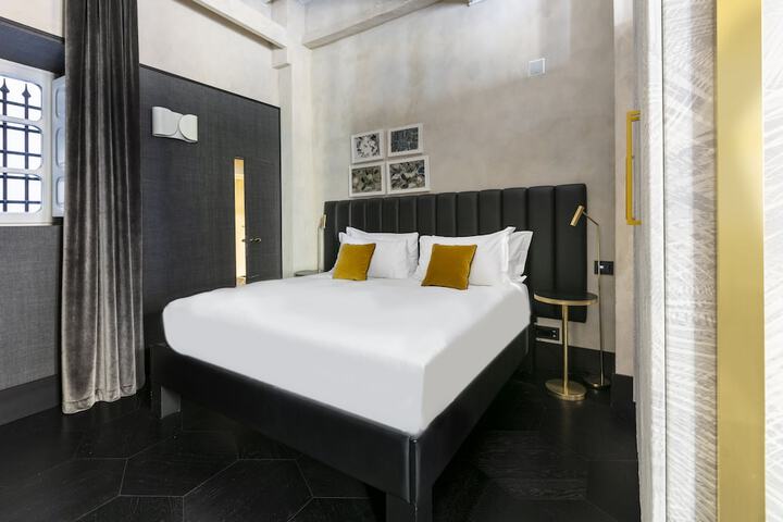 Room 8 of 17