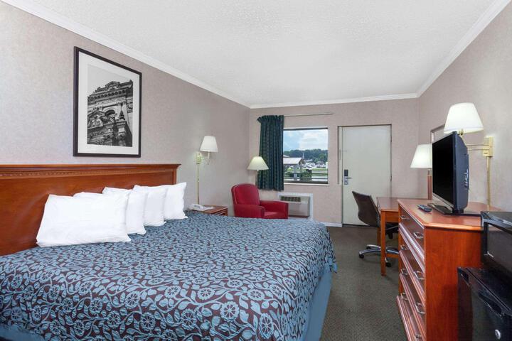 1 King Bed (1 of 5)